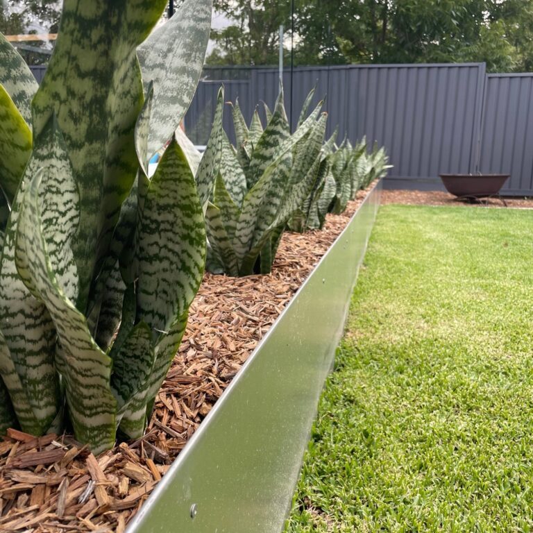 Shapescaper Galvanised Steel Edging 2.4m